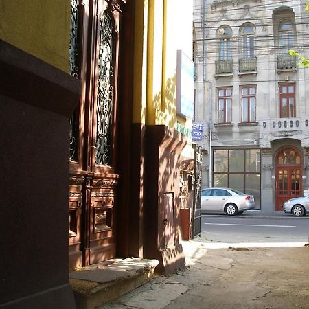Kretan Hostel Bucureşti Ngoại thất bức ảnh