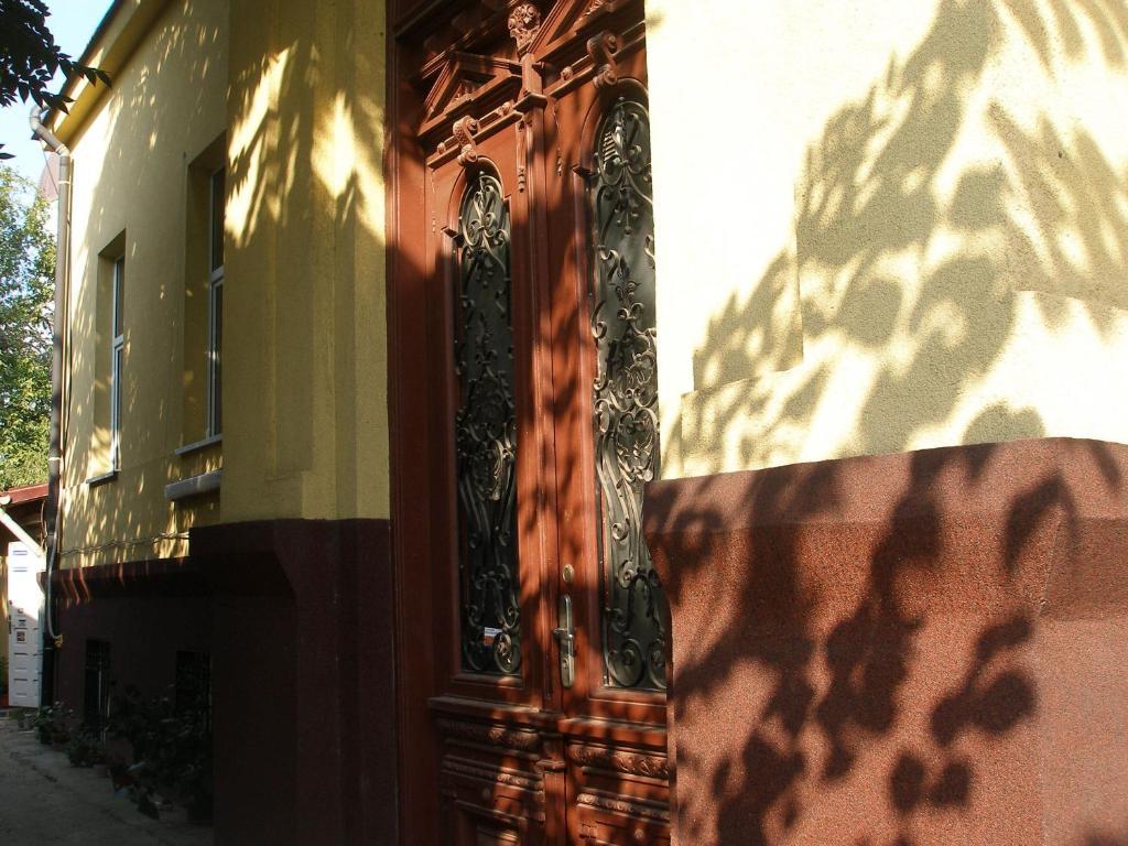 Kretan Hostel Bucureşti Ngoại thất bức ảnh