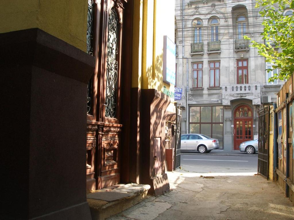 Kretan Hostel Bucureşti Ngoại thất bức ảnh