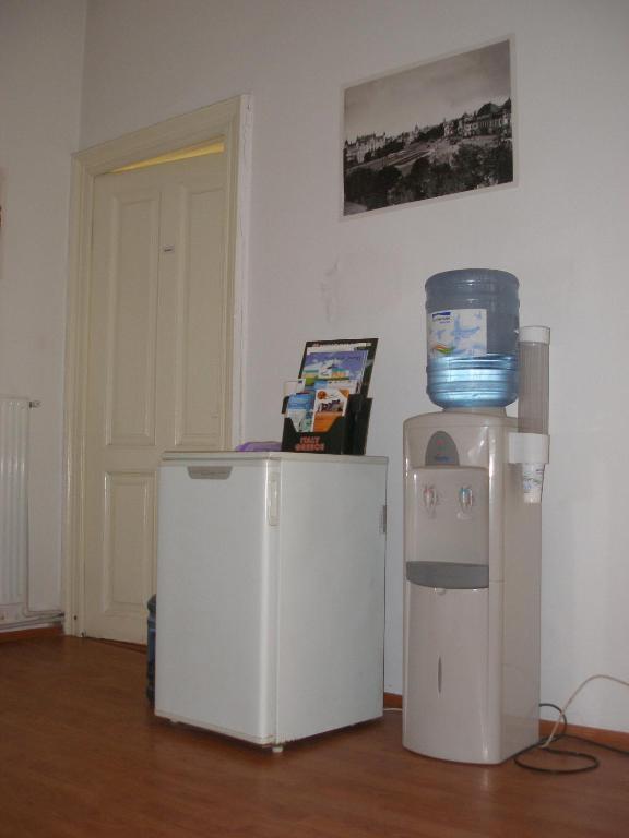 Kretan Hostel Bucureşti Ngoại thất bức ảnh