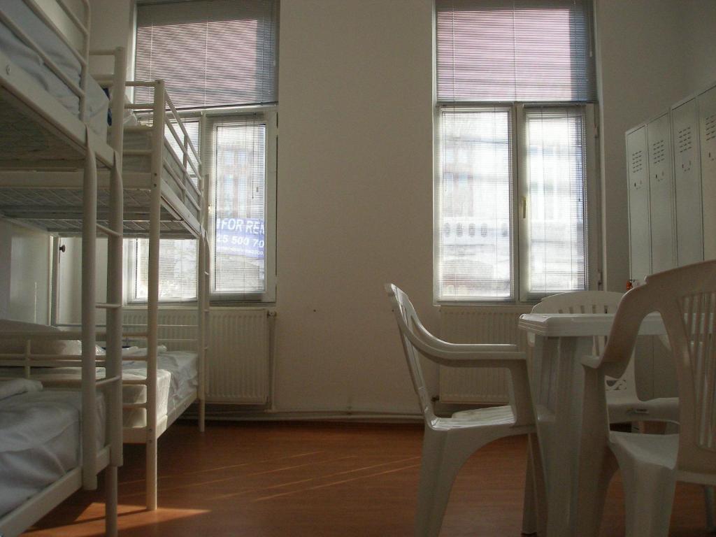 Kretan Hostel Bucureşti Phòng bức ảnh