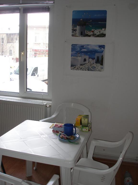 Kretan Hostel Bucureşti Phòng bức ảnh