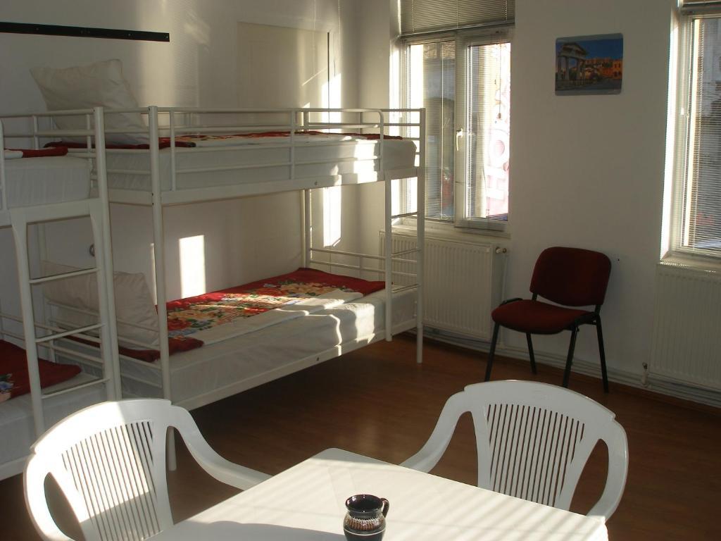 Kretan Hostel Bucureşti Phòng bức ảnh