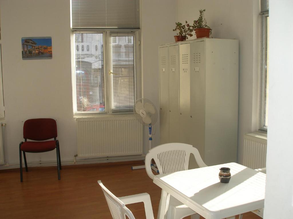 Kretan Hostel Bucureşti Phòng bức ảnh