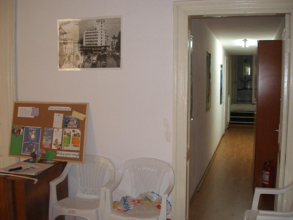Kretan Hostel Bucureşti Ngoại thất bức ảnh