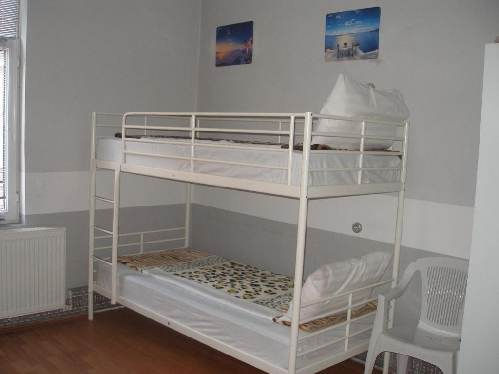 Kretan Hostel Bucureşti Ngoại thất bức ảnh