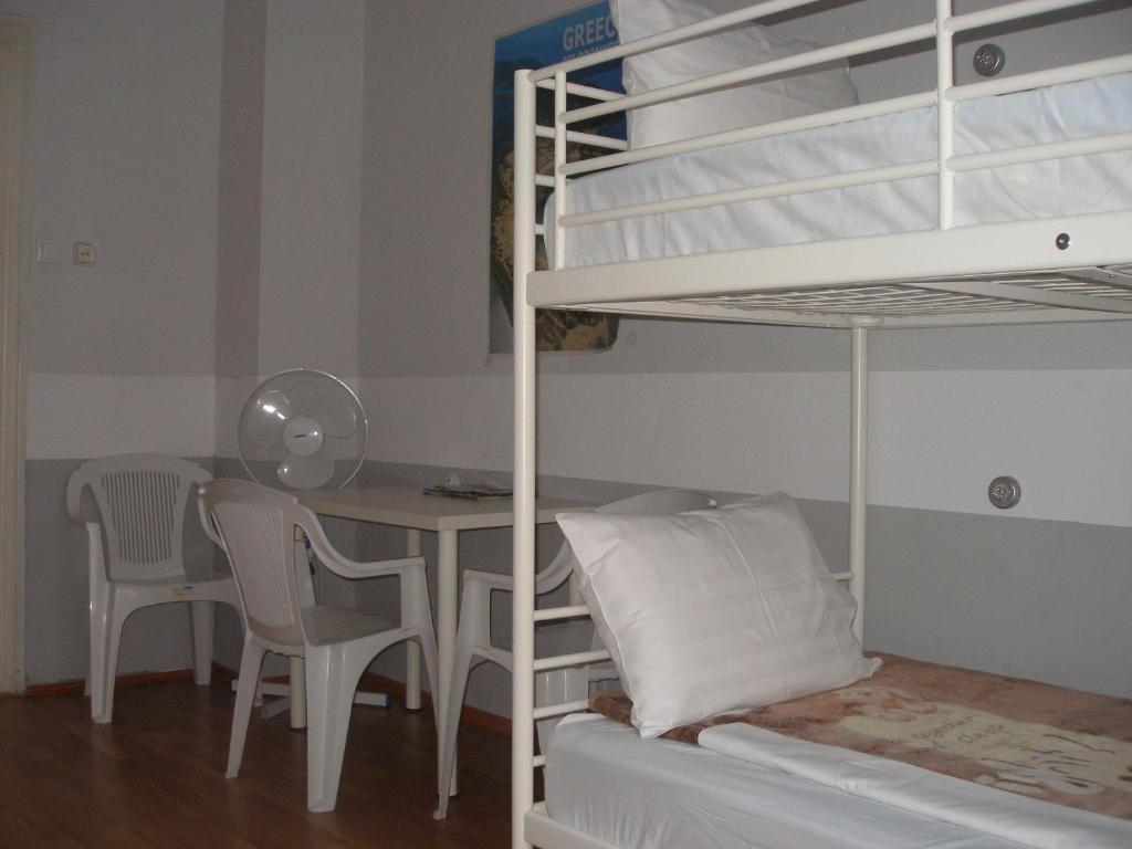 Kretan Hostel Bucureşti Phòng bức ảnh