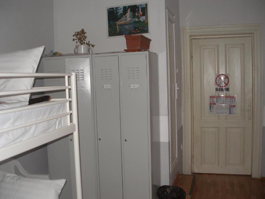 Kretan Hostel Bucureşti Phòng bức ảnh