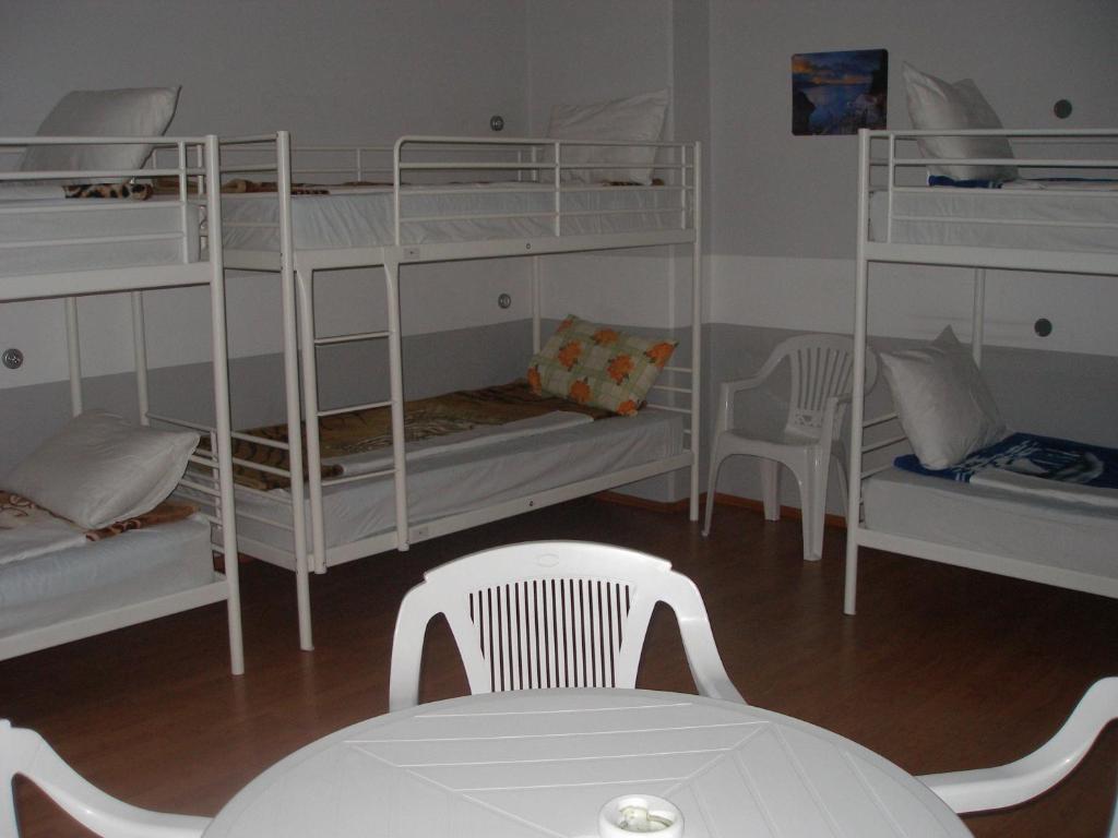 Kretan Hostel Bucureşti Ngoại thất bức ảnh