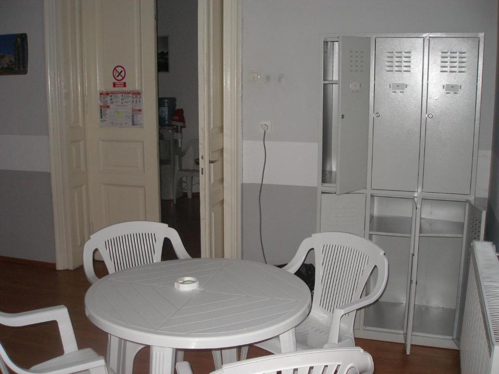 Kretan Hostel Bucureşti Ngoại thất bức ảnh